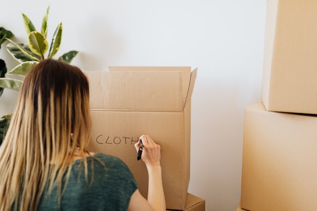 person-labelling-boxes